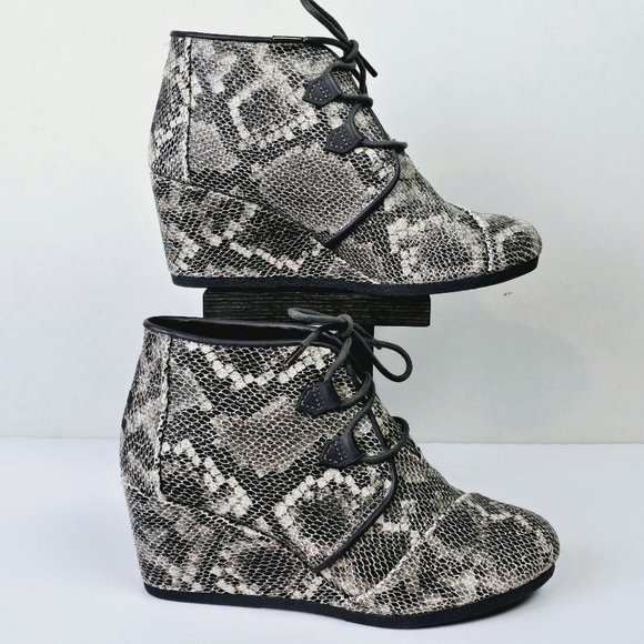 Toms Women's Kala Grey Vegan Leather Snakeskin Wedge Booties Sz 8 10014883 - Picture 4 of 10